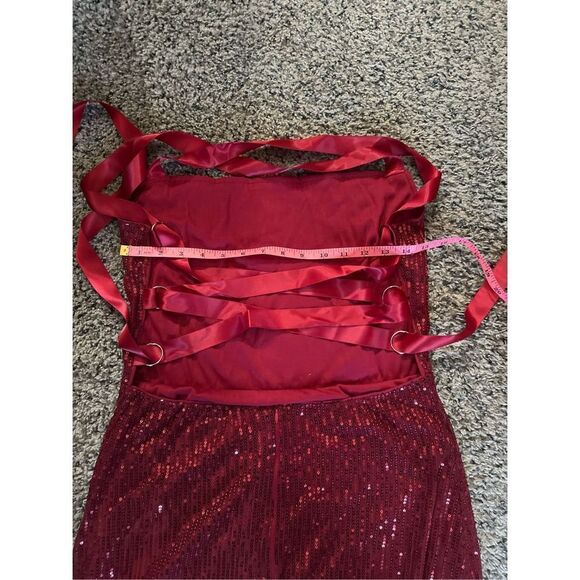 Beautiful burgundy sequin, backless lace-up gown, built in slip , hidden back zi - Picture 5 of 12